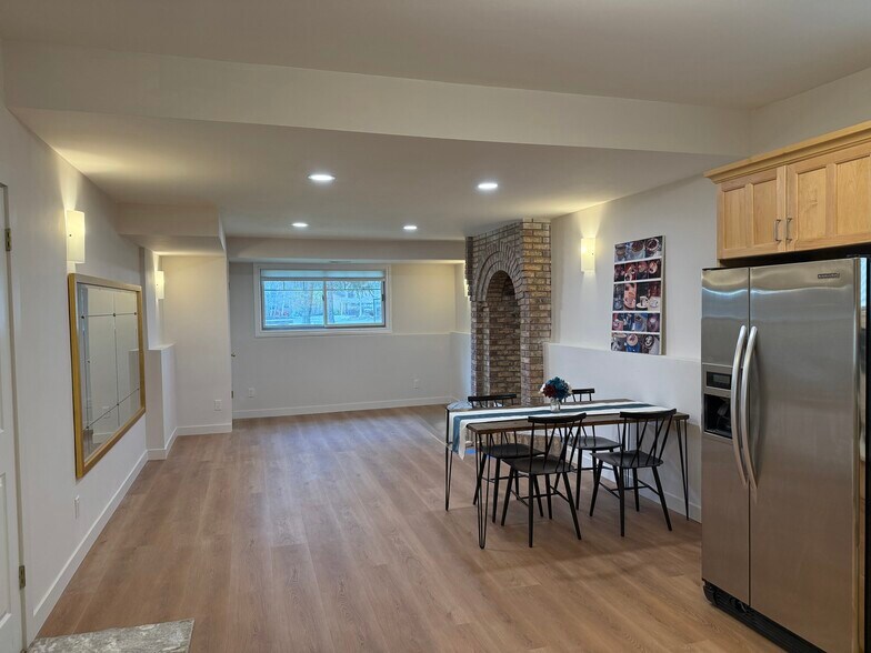 Building Photo - 944 Williamstown Ct
