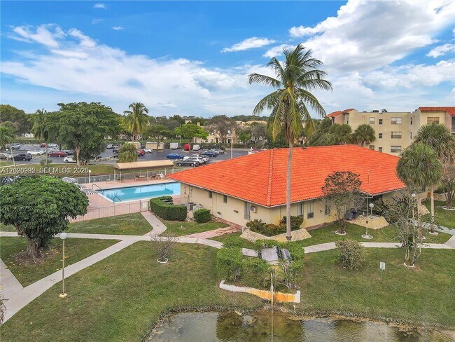 Building Photo - 1810 SW 81st Ave