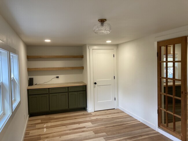 Building Photo - 10722 Revis Hill Rd