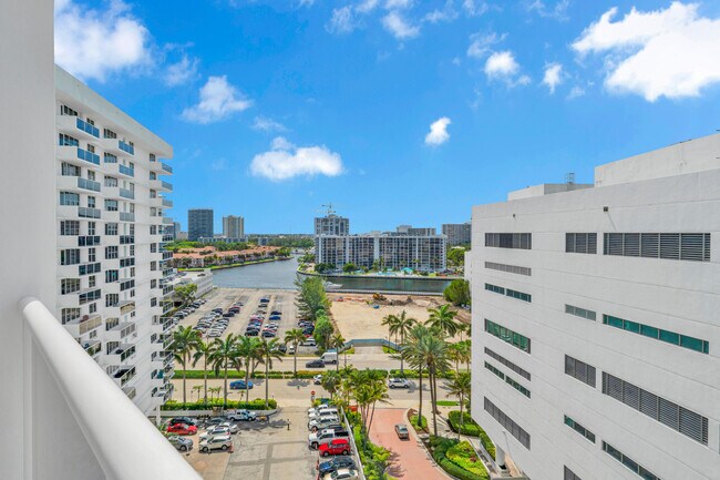 Building Photo - 3725 S Ocean Dr