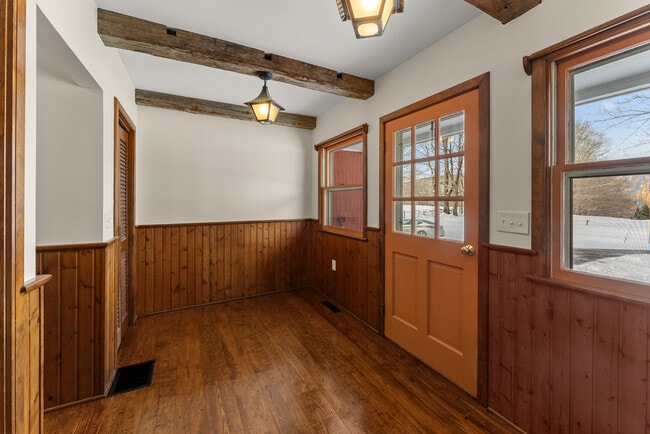 Building Photo - 52B Fuller Mountain Rd