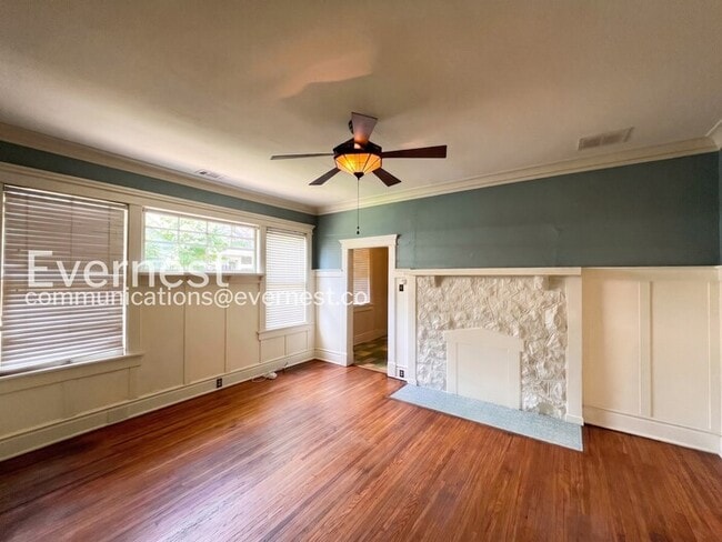 Building Photo - 2 Bed/1 Bath Home with Fenced Yard / Available Now!