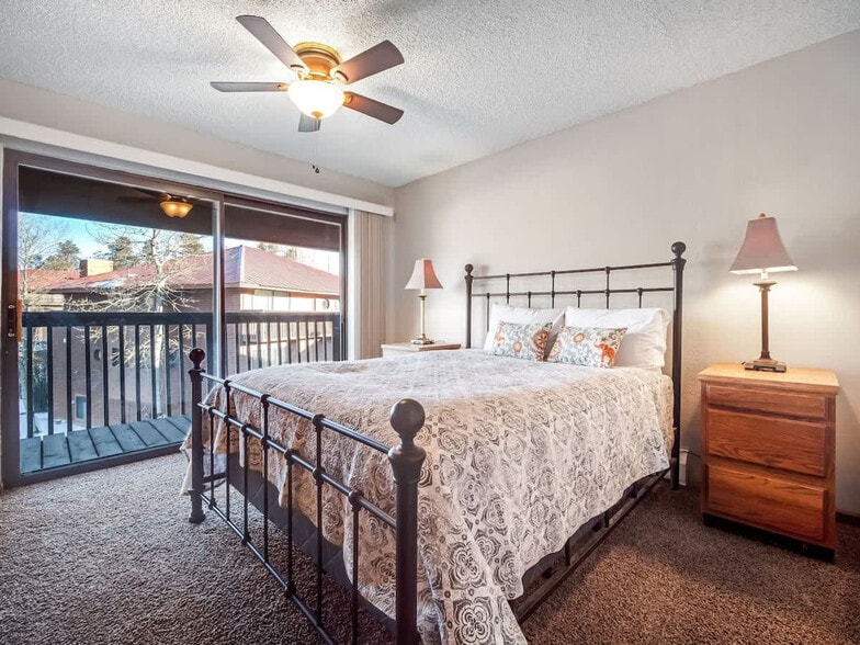 Building Photo - 743 Lagoon Dr