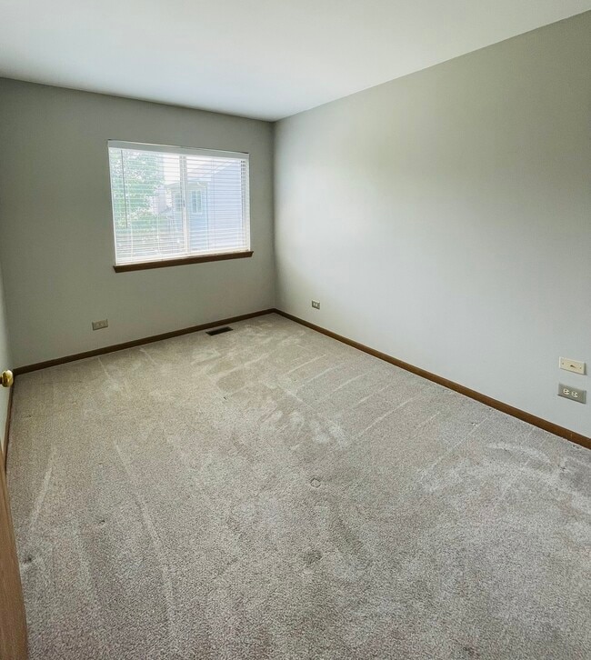 Building Photo - 8 Crabapple Ct
