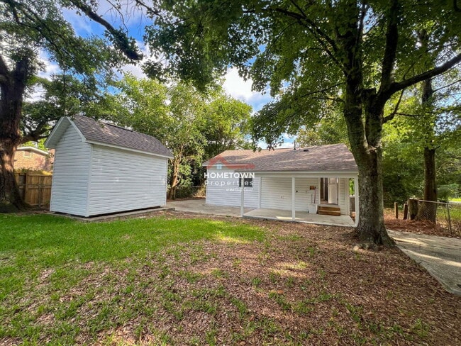Building Photo - 2265 Klinger St