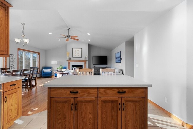 Building Photo - River Point Court Duplex