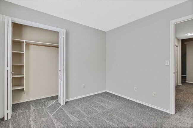 Building Photo - Spacious Updated 3 Bedroom, 2 Bath home in...