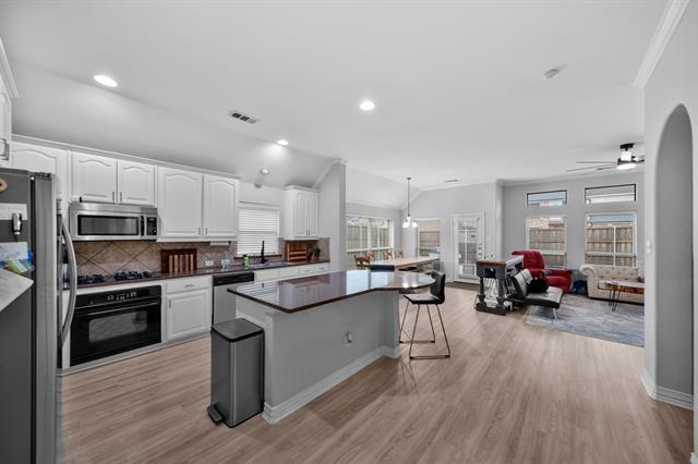 Building Photo - 674 Burr Oak Dr