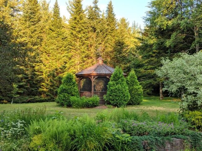 Building Photo - 140 Paquette Cir