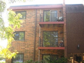 Building Photo - 1785 W Algonquin Rd