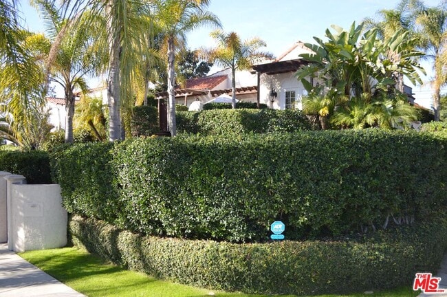 Building Photo - 1203 S Rimpau Blvd