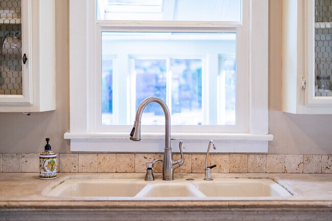 Building Photo - 4955 Hidden Hollow Rd