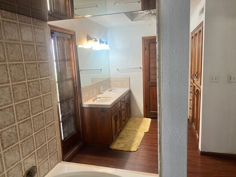 Building Photo - 3216 W Tenaya Way