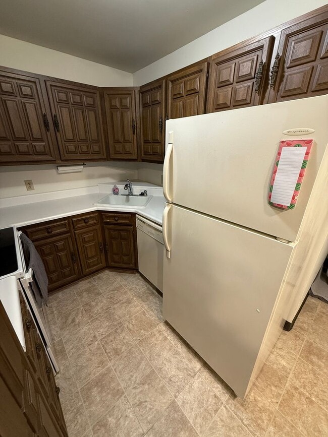 Building Photo - 425 E Henry Clay St