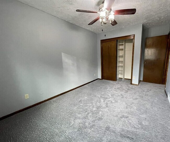 Building Photo - Spacious Tri-Level Home With Modern Upgrad...