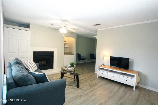 Building Photo - 10200 Belle Rive Blvd