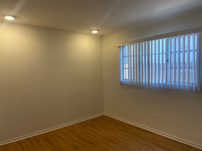 Building Photo - Randall Apartments