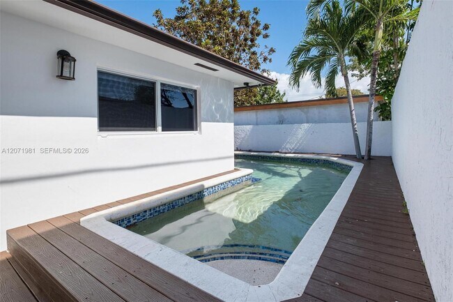 Building Photo - 2430 SW 22nd Terrace
