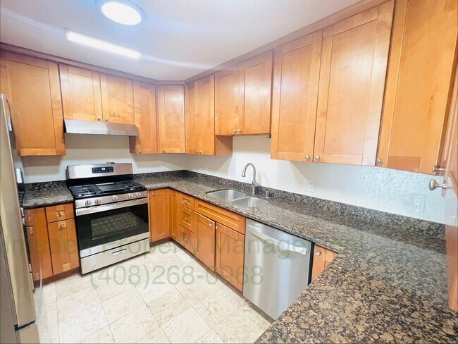 Building Photo - 924 Almaden Ave