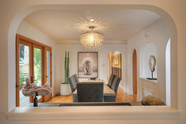 Building Photo - 940 Arbolado Rd