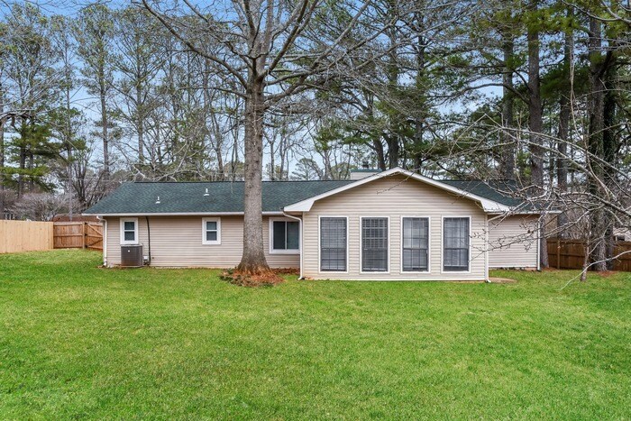 Building Photo - 619 Larry Dr