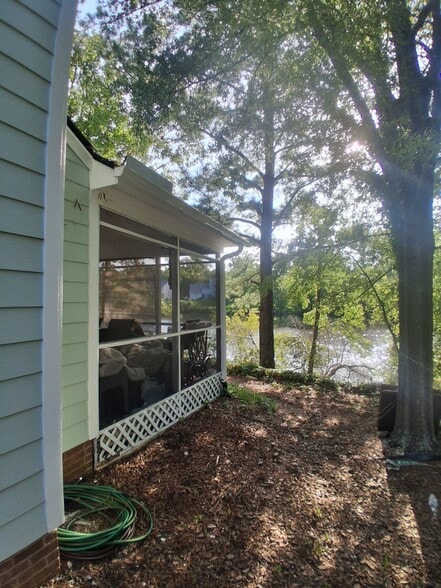 Building Photo - 104 Bay Colony Ct