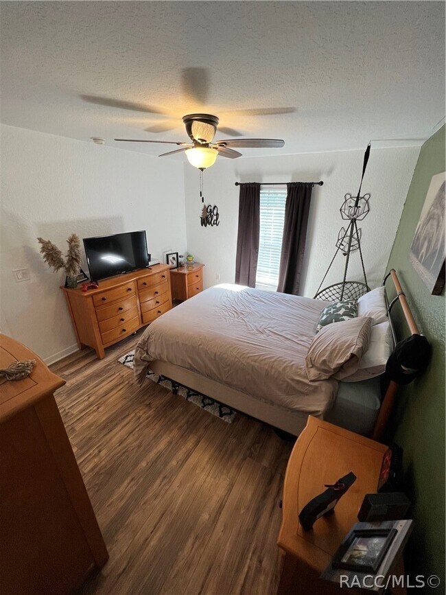 Building Photo - 1211 W Newbury St