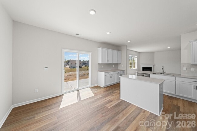 Building Photo - 204 Calvin Crk Dr