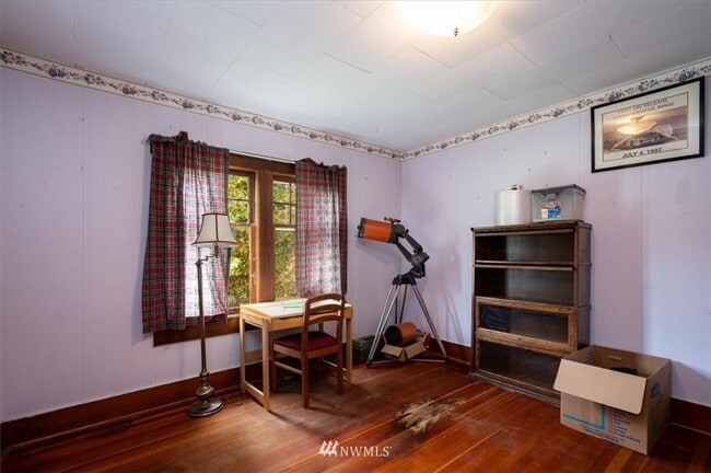 Building Photo - 3 Bedroom 1800 sq ft Cute Farm House with Acreage for Animals/Livestock