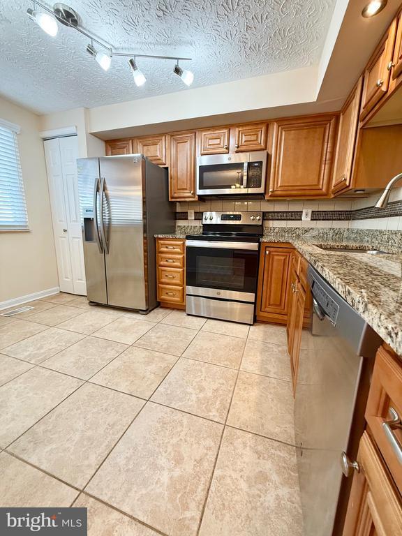 Building Photo - 5579 Glasgow Woods Ct