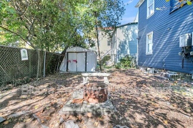 Building Photo - 299 Coming St