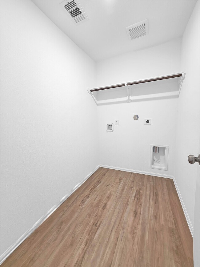 Building Photo - 9518 Brookside Point Dr