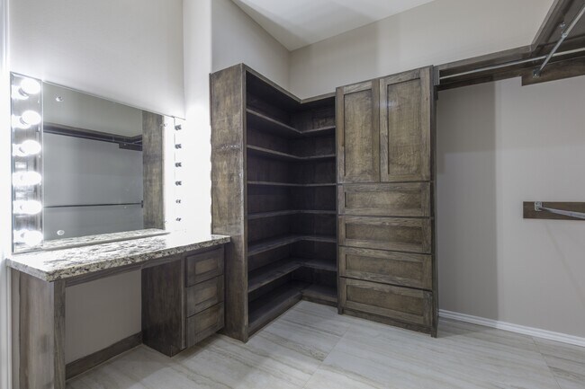 Building Photo - 10903 N 29th Ln