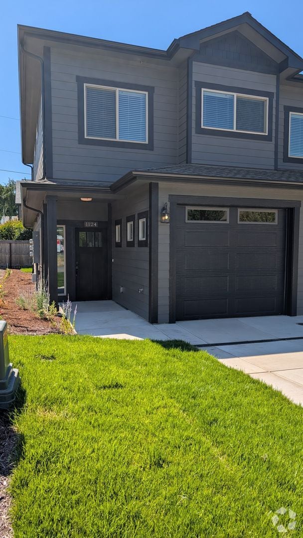 Building Photo - 2-Bed, 2-Bath Townhouse with Modern Touche...