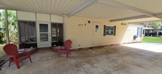Building Photo - 2 bed 2 baths with carport