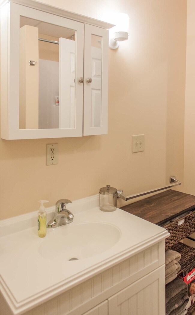 bathroom 3 - 735 S Grand Ave