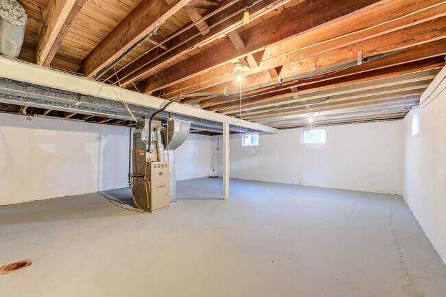 Building Photo - 3-Bedroom Home with Hardwood Floors & Fenced Yard in St. Louis