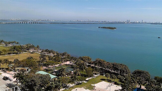 Building Photo - 2000 N Bayshore Dr