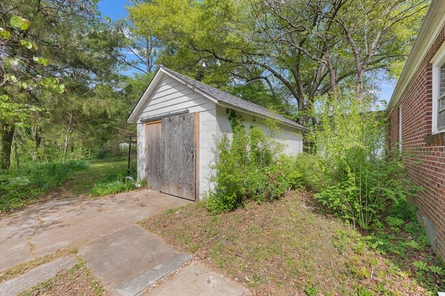 Building Photo - 47 Brentwood Dr