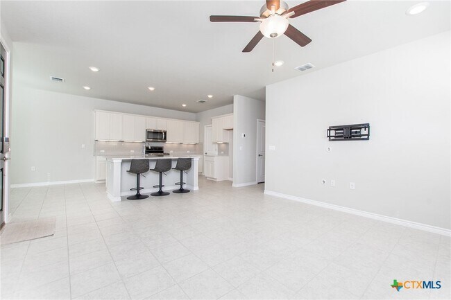 Building Photo - 121 Lafitte Dr