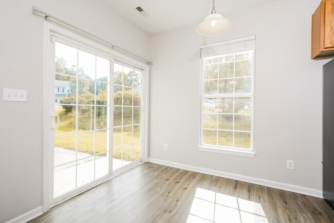 Building Photo - 802 Shefford Town Dr