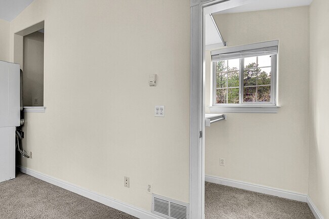 Building Photo - 50 Spruce Dr