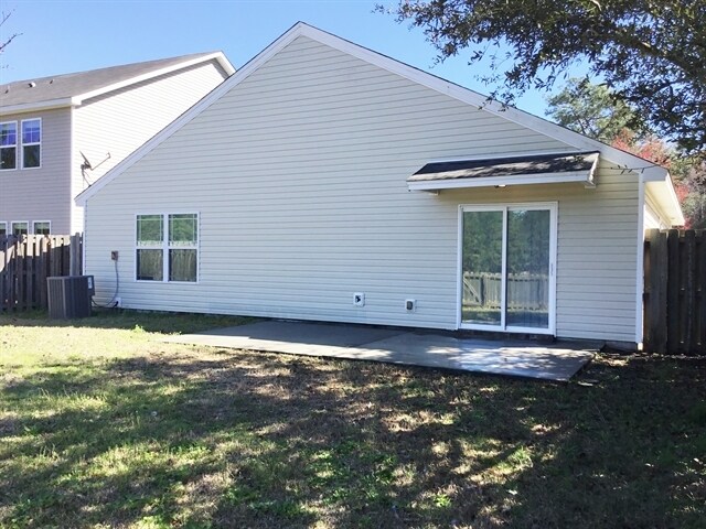 Building Photo - 116 Spring Lakes Dr