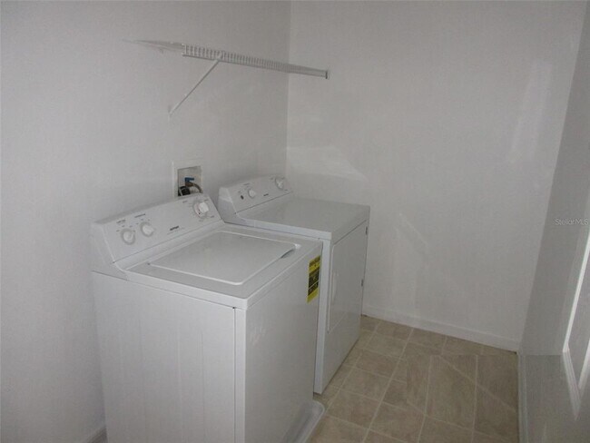 Building Photo - 926 Horseshoe Falls Dr