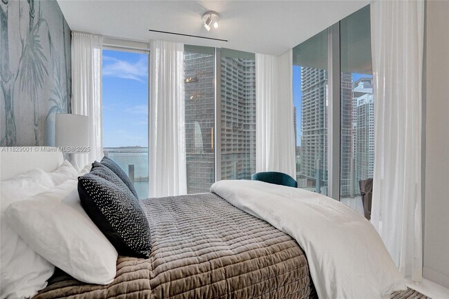 Building Photo - 300 Biscayne Blvd Way