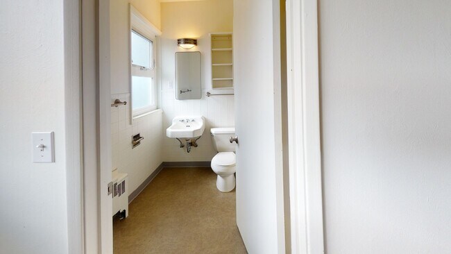 Interior Photo - Broadmoor Manor (112)