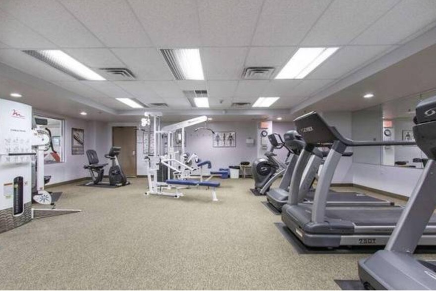 Building Photo - 400 N Richmond St