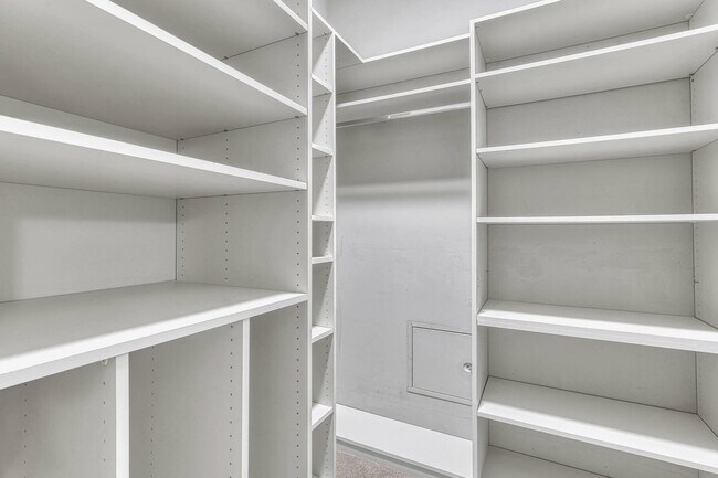 Building Photo - 5455 Landmark Pl