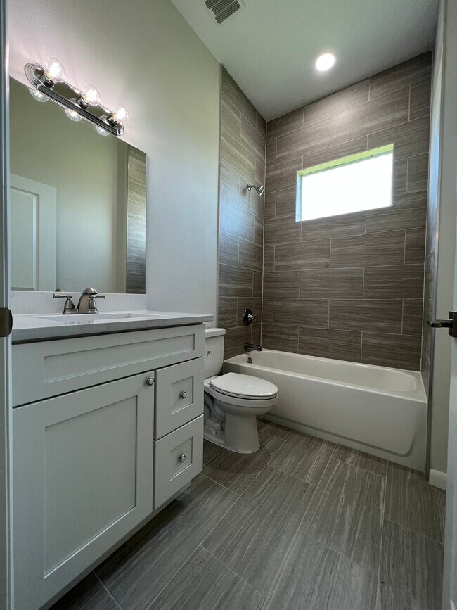 Building Photo - 1060 S Capri Ct