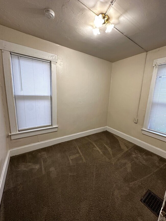 Building Photo - 1624 Summit